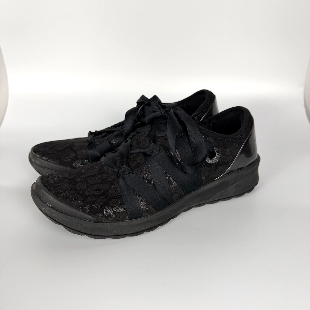 Bzees Black Low Top Walking Sneakers Women’s 10 Athletic Shoes Ribbon Lace Up